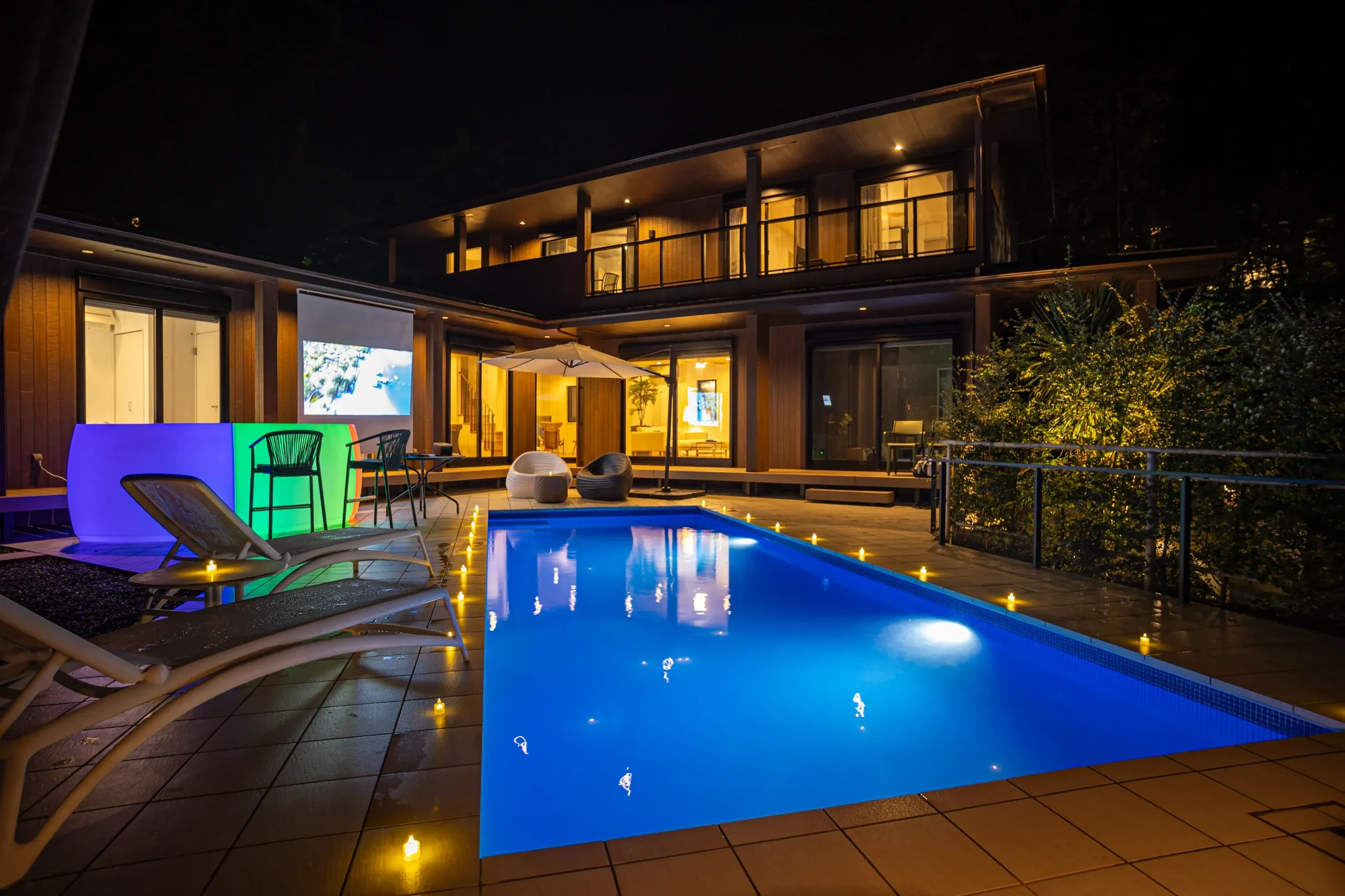 プール（昼）/ Pool (Noon)