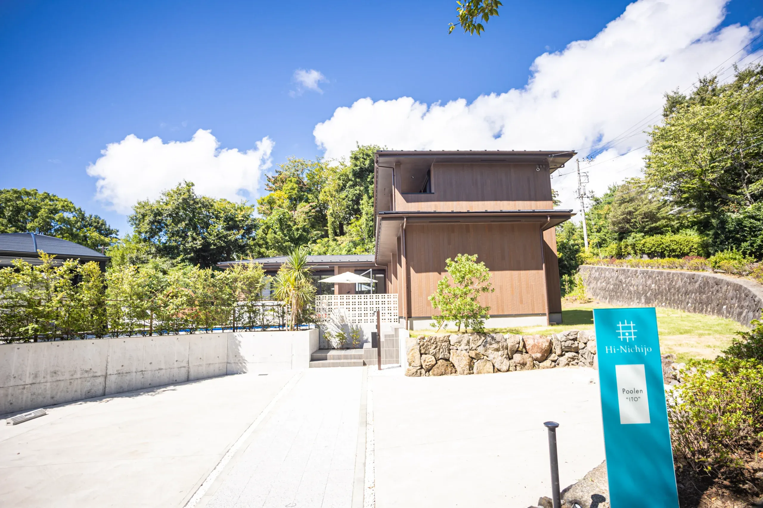 プール（昼）/ Pool (Noon)