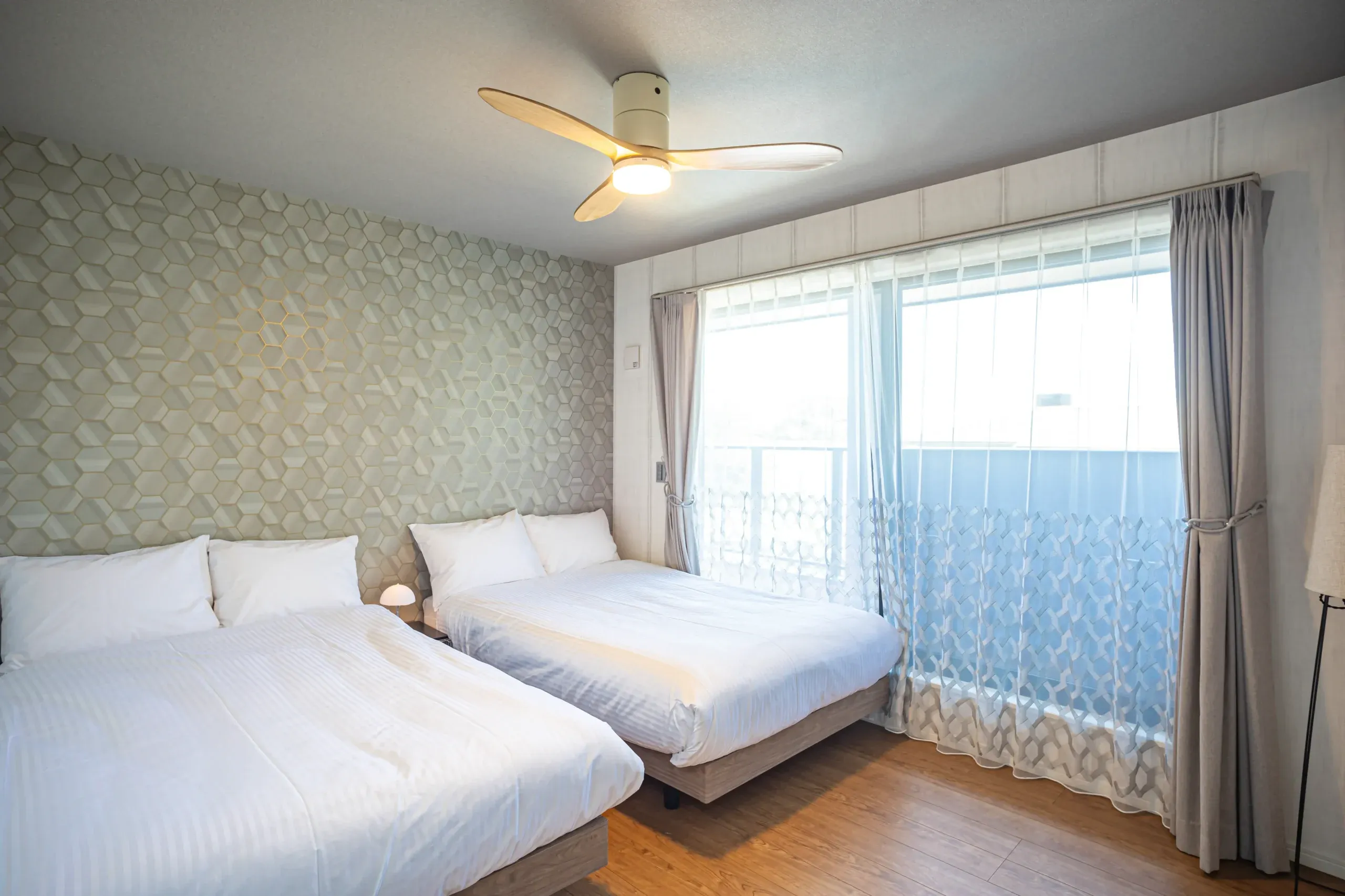 プール（昼）/ Pool (Noon)