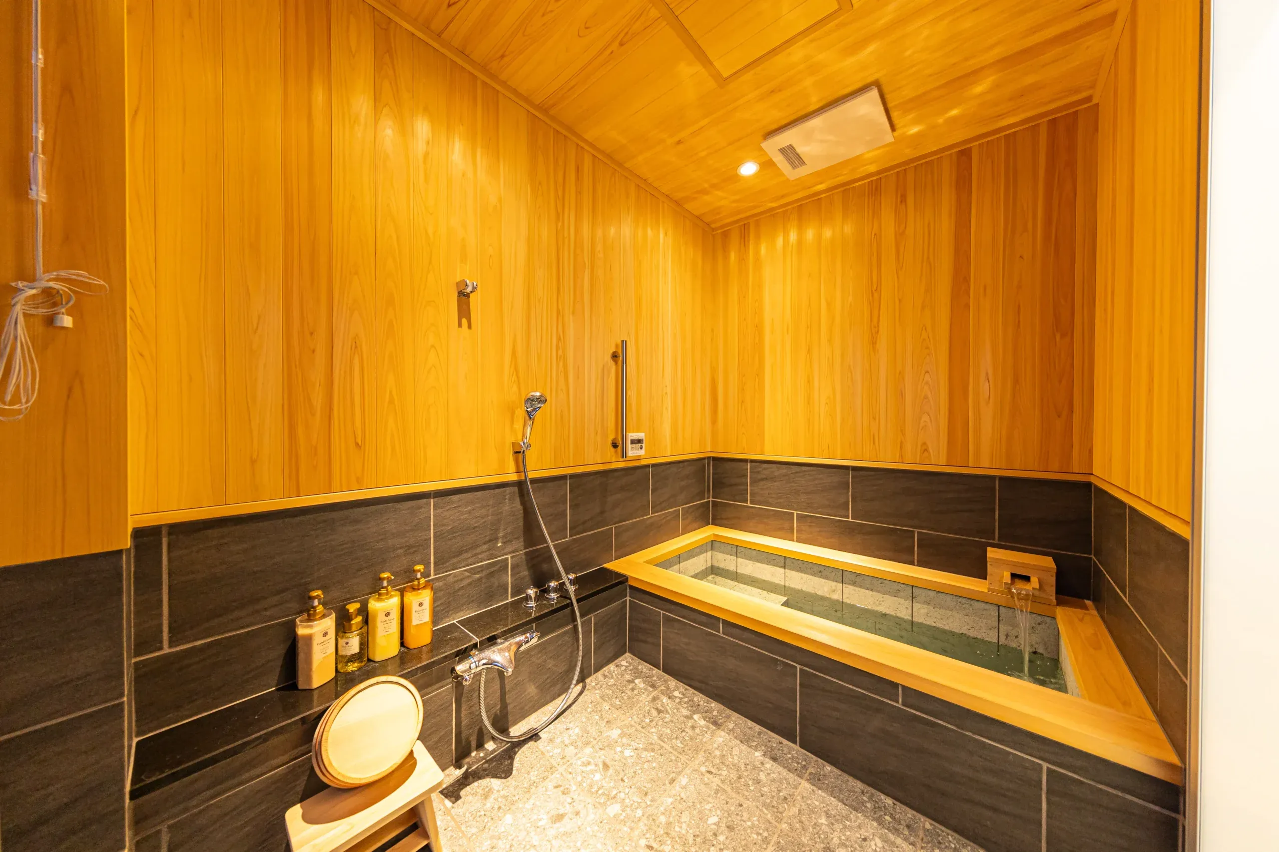 プール（昼）/ Pool (Noon)